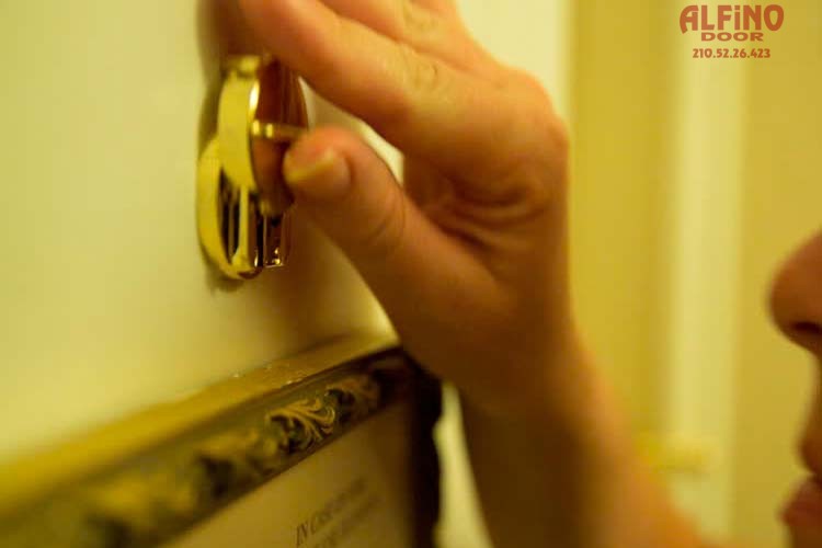 poia-einai-ta-aparaitita-axesouar-gia-portes-asfaleias-1