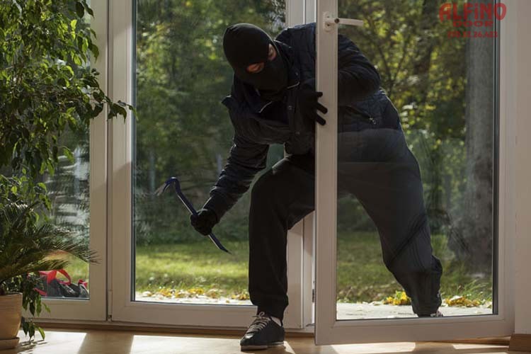 prostateyteite-apo-tis-klopes-me-tis-portes-asfaleias-1